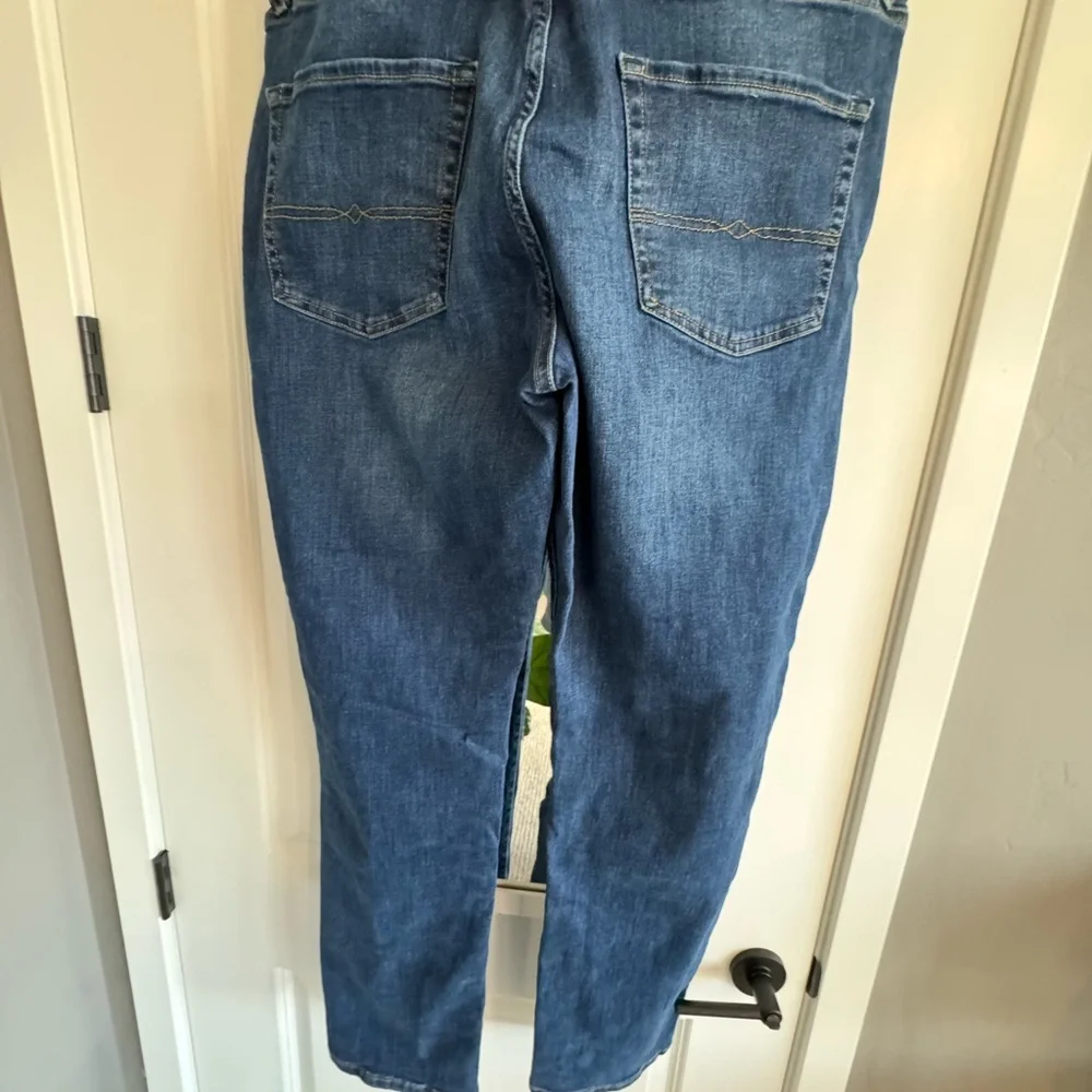 Lucky brand 
Athletic straight 
38/34 - Picture 2 of 7